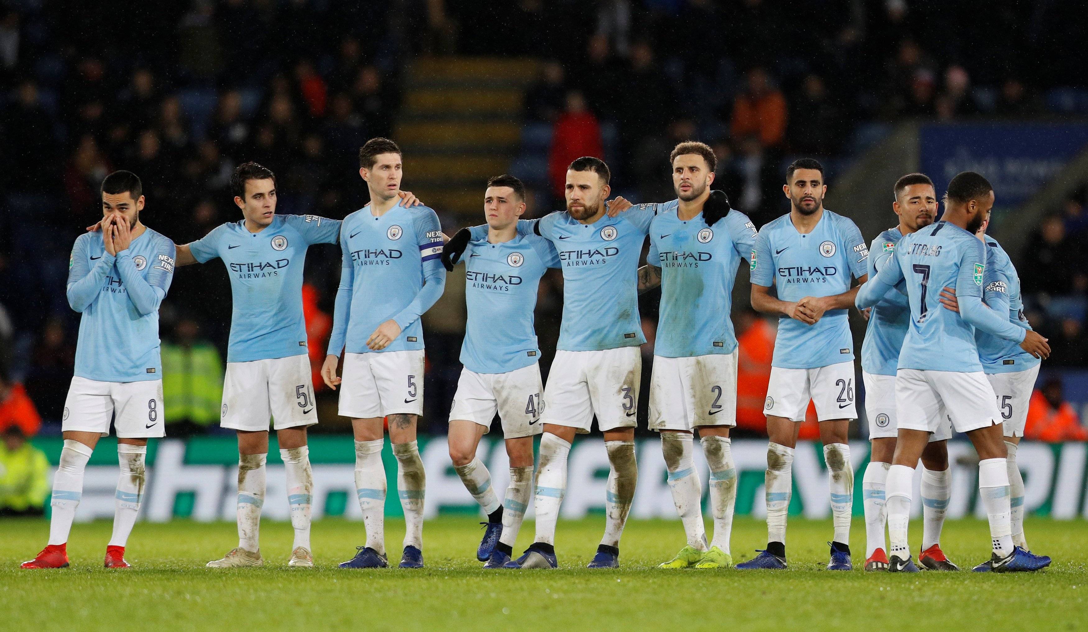 开场5分钟伤退，塞尔电台：费兰-托雷斯右腿腿筋撕裂